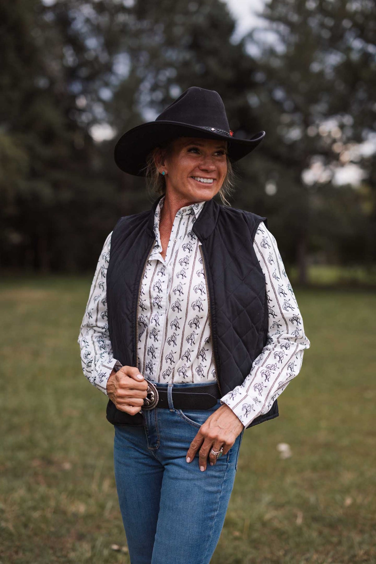 OutbackTrading.com Women's Bronc Stripe Shirt - White Shirts